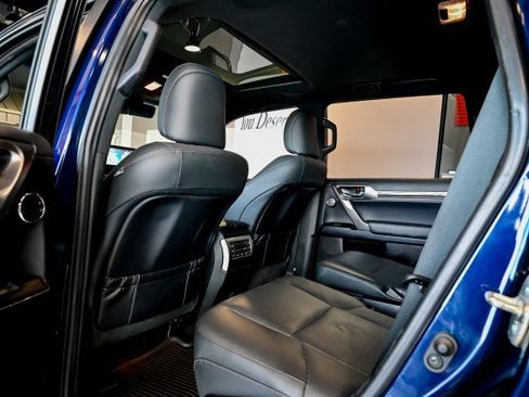 Used 2022 Lexus GX 460 Luxury w/ Sport Design Package image 17