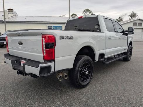 Used 2025 Ford F250 Lariat w/ Black Appearance Package image 4