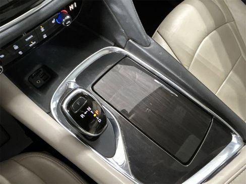 Used 2020 Buick Enclave Essence image 19