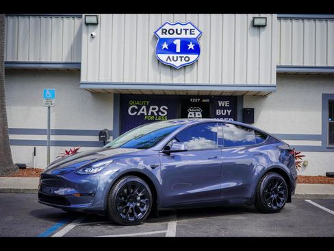 Used 2022 Tesla Model Y Long Range image 1