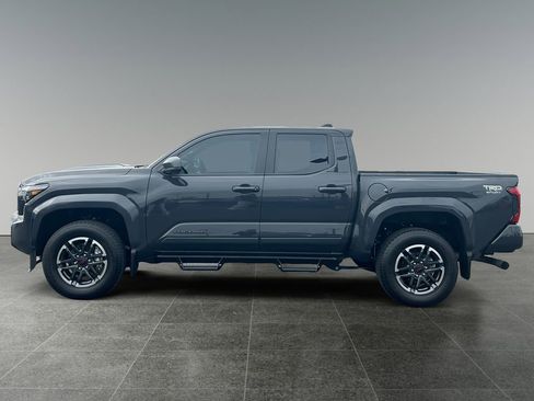 Used 2025 Toyota Tacoma TRD Sport image 4