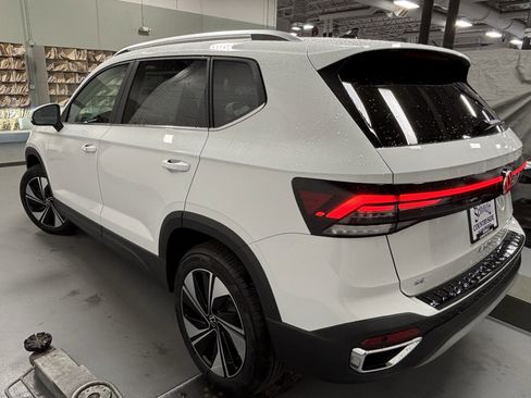New 2025 Volkswagen Taos SE image 9