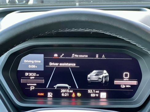 Used 2024 Audi Q4 e-tron Prestige image 21