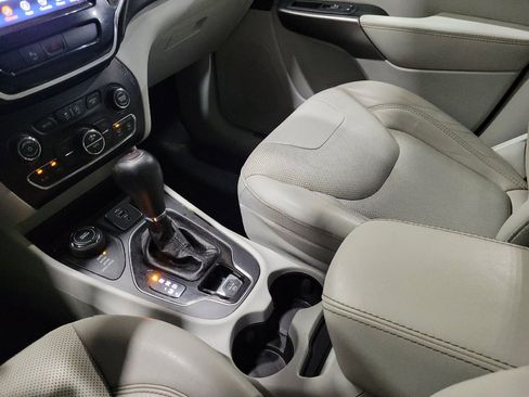 Used 2019 Jeep Cherokee Limited AWD/4WD image 26