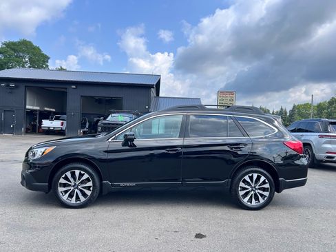 Used 2017 Subaru Outback 2.5i Limited AWD/4WD image 6