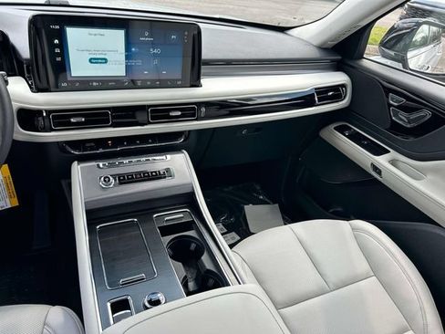 New 2027 Lincoln Aviator AWD image 15