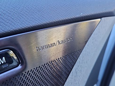 Used 2025 Volvo XC90 B6 Plus w/ Protection Package image 11