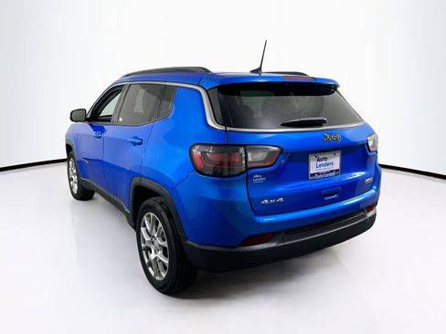 Used 2022 Jeep Compass Latitude w/ Sun and Sound Group AWD/4WD image 7