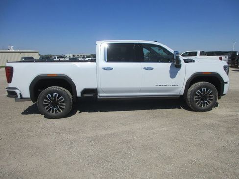 New 2026 GMC Sierra 2500 Denali Ultimate AWD/4WD image 3