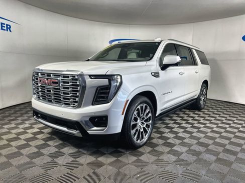 Certified 2025 GMC Yukon XL Denali w/ Denali Reserve Package AWD/4WD image 5
