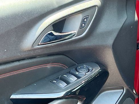 Used 2025 Chevrolet Trax RS w/ Sunroof Package FWD image 18
