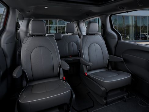 New 2026 Chrysler Pacifica Limited w/ S Appearance Package FWD image 15