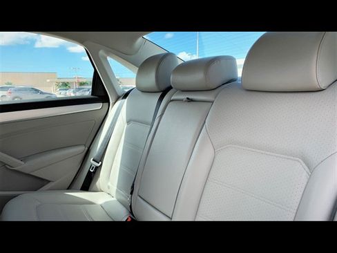 Used 2013 Volkswagen Passat 2.5 SE FWD image 11