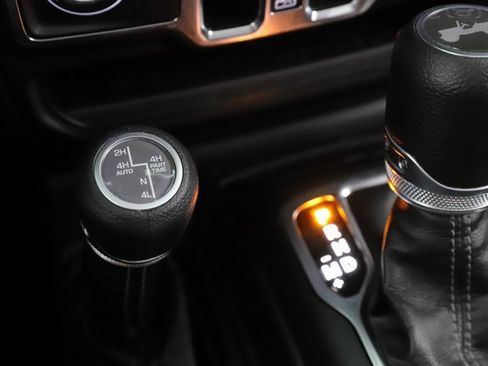 Used 2025 Jeep Wrangler Unlimited Sahara image 23