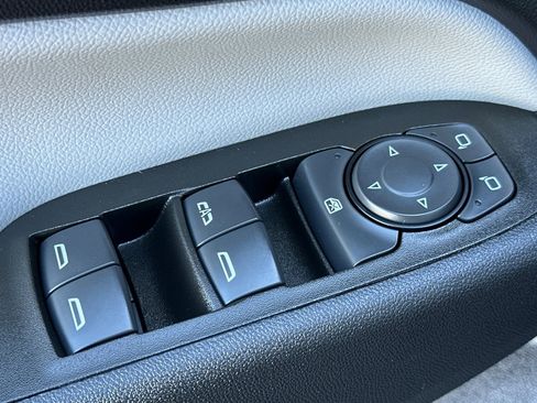 Used 2022 Chevrolet Equinox LS image 13