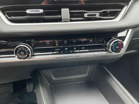 Used 2025 Chevrolet Equinox LT image 24