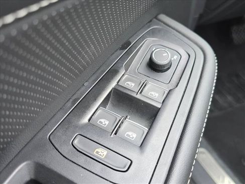Used 2025 Volkswagen Atlas Cross Sport SE AWD/4WD image 8