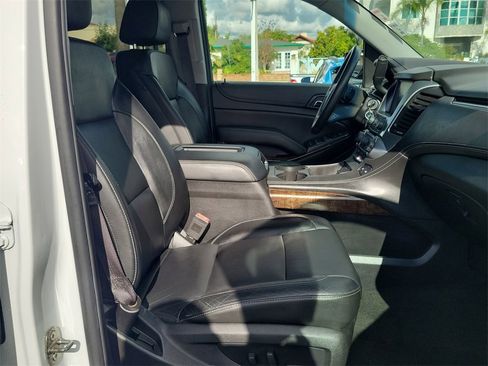 Used 2017 Chevrolet Suburban LT image 16