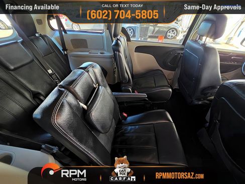 Used 2015 Chrysler Town & Country Touring image 20