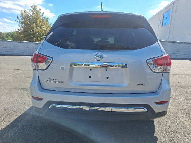Used 2014 Nissan Pathfinder S AWD/4WD image 5
