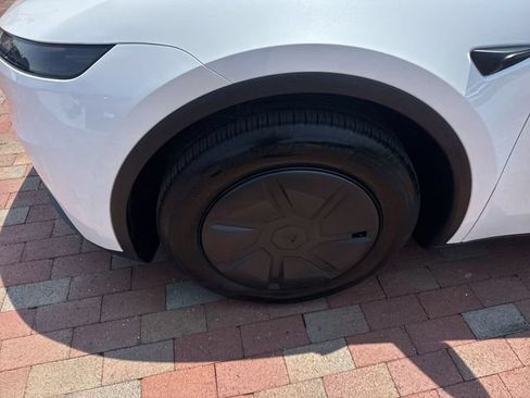 Used 2026 Tesla Model Y 2WD image 10