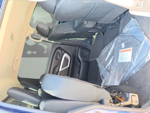 Used 2019 Nissan Titan SV AWD/4WD image 9