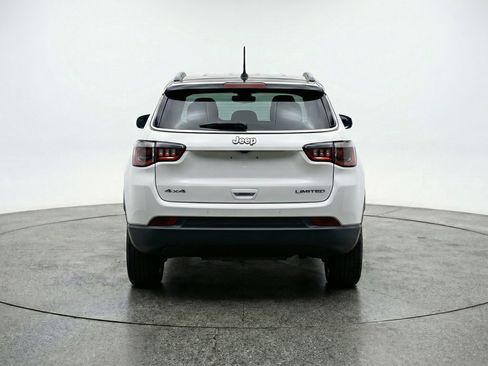 Used 2025 Jeep Compass Trailhawk image 7