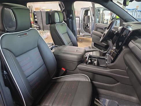 New 2026 GMC Yukon XL AT4 Ultimate AWD/4WD image 10