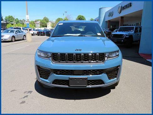 New 2026 Jeep Grand Cherokee Limited AWD/4WD image 3