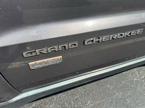 Used 2017 Jeep Grand Cherokee Laredo 75th Anniversary image 7