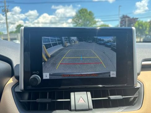 Used 2025 Toyota RAV4 XLE AWD/4WD image 22