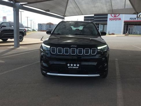 Used 2022 Jeep Compass Limited w/ Elite Group AWD/4WD image 3