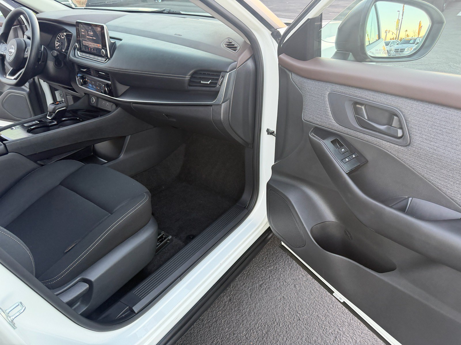 Used 2023 Nissan Rogue S FWD image 14