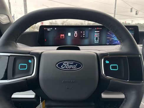 New 2025 Ford Expedition Active image 32