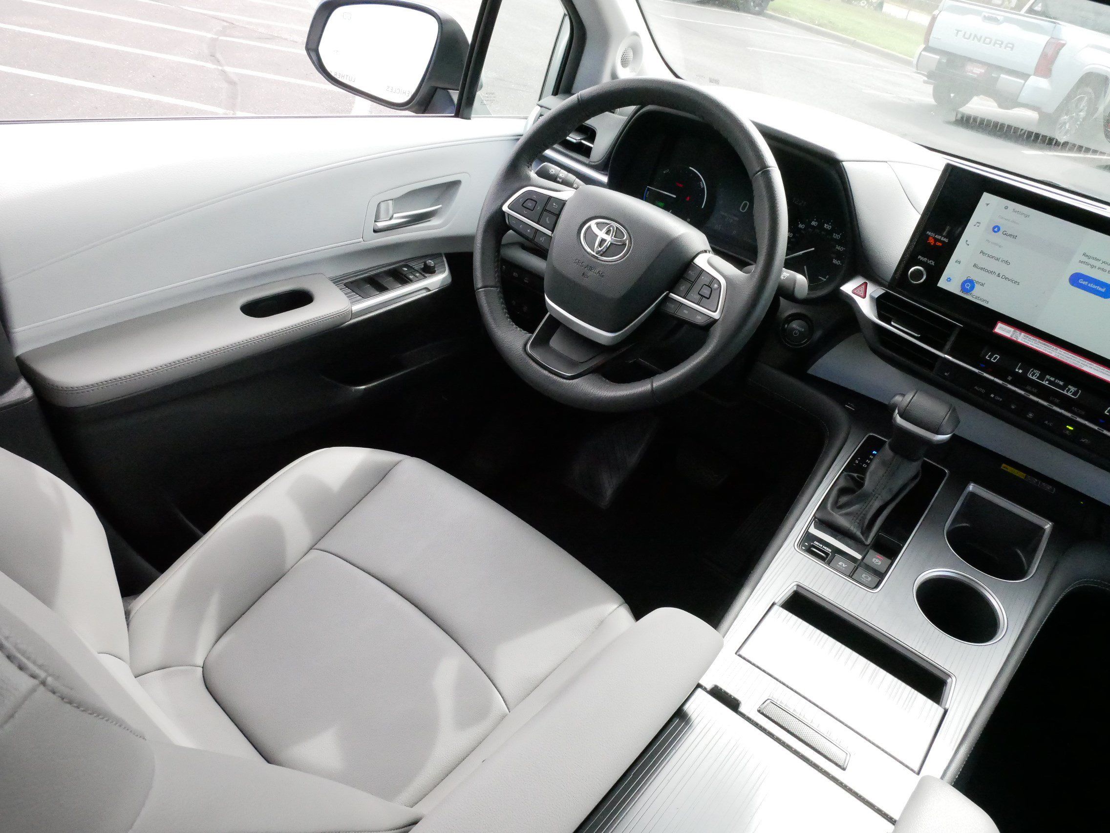 Certified 2025 Toyota Sienna XLE w/ XLE Plus Package AWD/4WD image 9