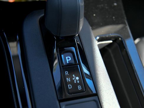 Used 2025 Toyota Prius LE image 25