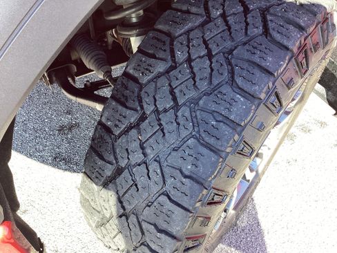 Used 2022 GMC Sierra 1500 AT4 w/ AT4 Preferred Package image 10