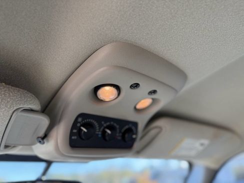 Used 2004 GMC Yukon XL SLT w/ Preferred Equipment Group image 17