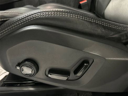 Certified 2022 Volvo XC90 T6 Inscription w/ Climate Package image 11