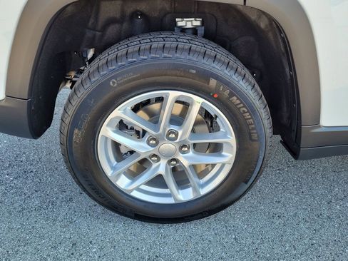 New 2025 Jeep Grand Cherokee Laredo X image 5