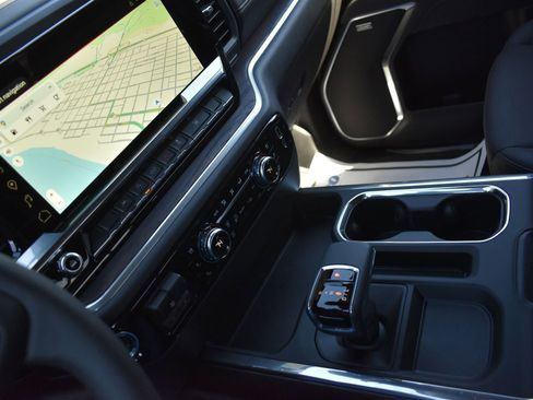 New 2026 GMC Sierra 1500 SLT w/ SLT Convenience Package image 24