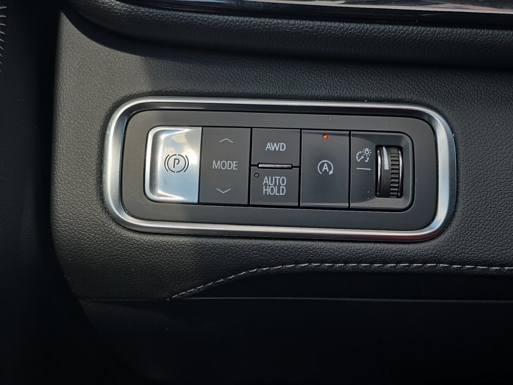 Certified 2025 Buick Enclave Avenir w/ LPO, Floor Liner Package AWD/4WD image 29