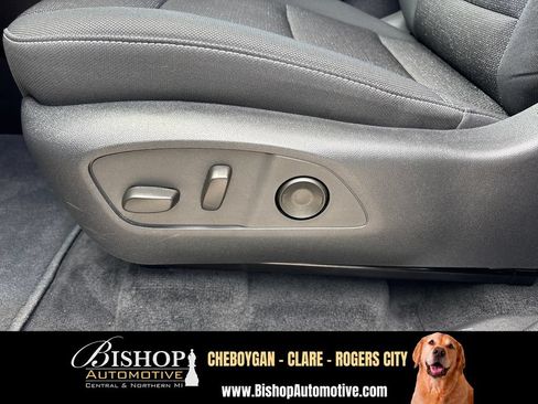 Used 2025 Chevrolet Traverse LT w/ Driver Confidence Package AWD/4WD image 22
