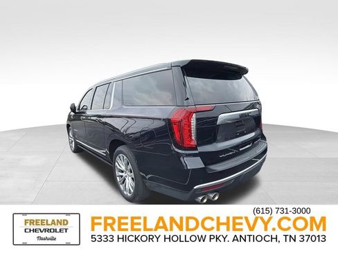 Used 2022 GMC Yukon XL Denali w/ Denali Premium Package AWD/4WD image 4