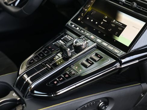 Used 2025 Aston Martin V8 Vantage Coupe RWD image 54