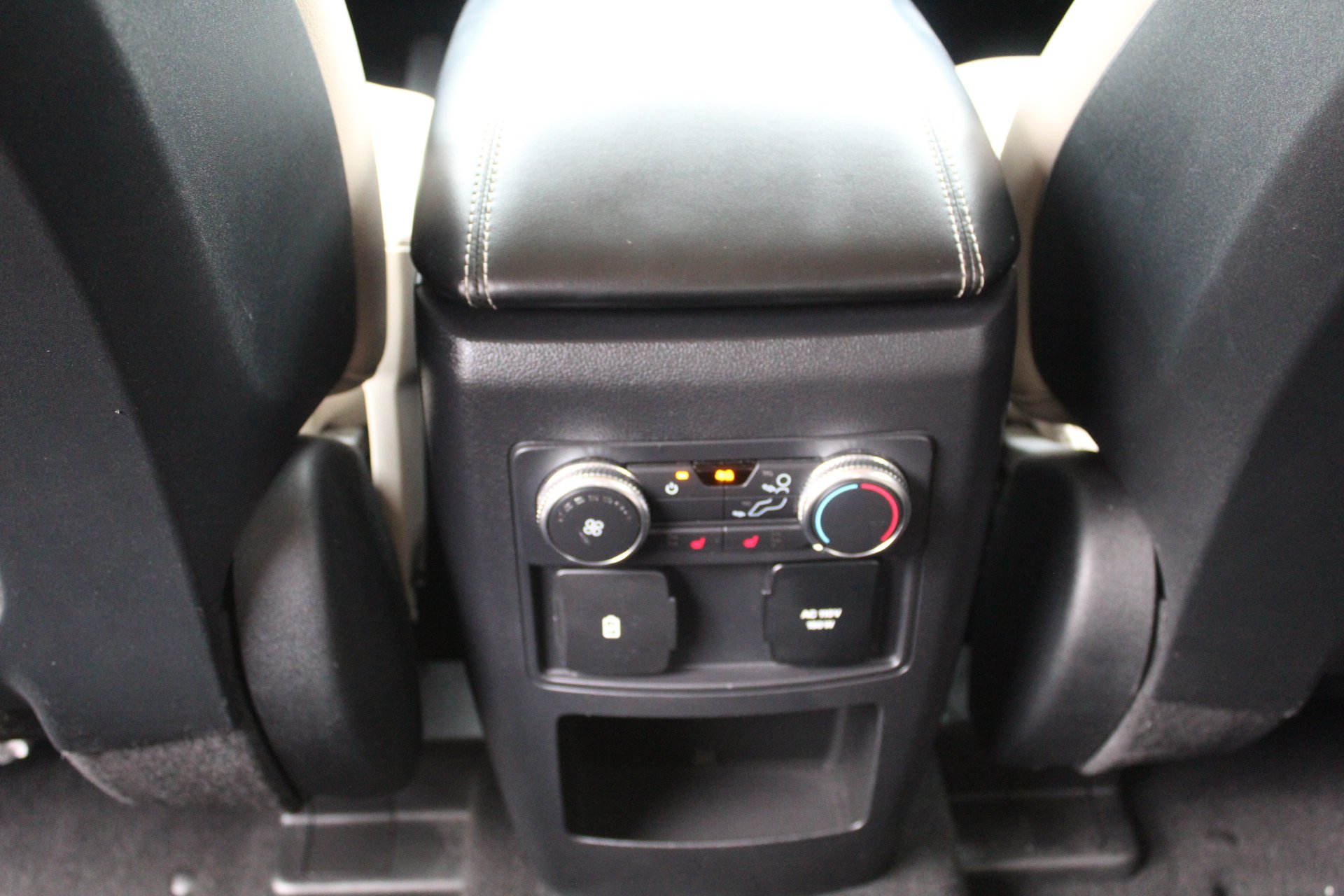 Used 2020 Ford Explorer Limited AWD/4WD image 30