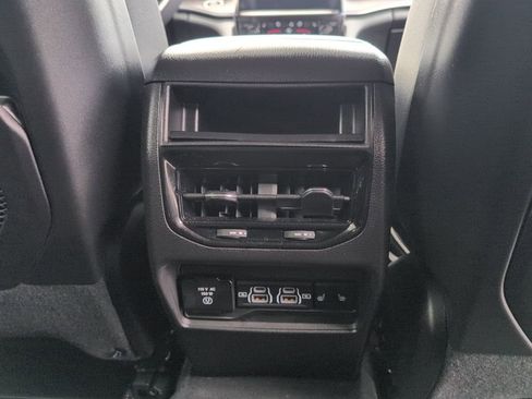 Used 2023 Jeep Grand Cherokee Limited w/ Luxury Tech Group II image 17