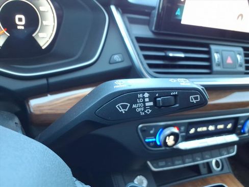 Used 2021 Audi Q5 Prestige w/ Prestige Package image 26