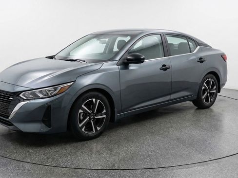 Used 2025 Nissan Sentra SV image 3