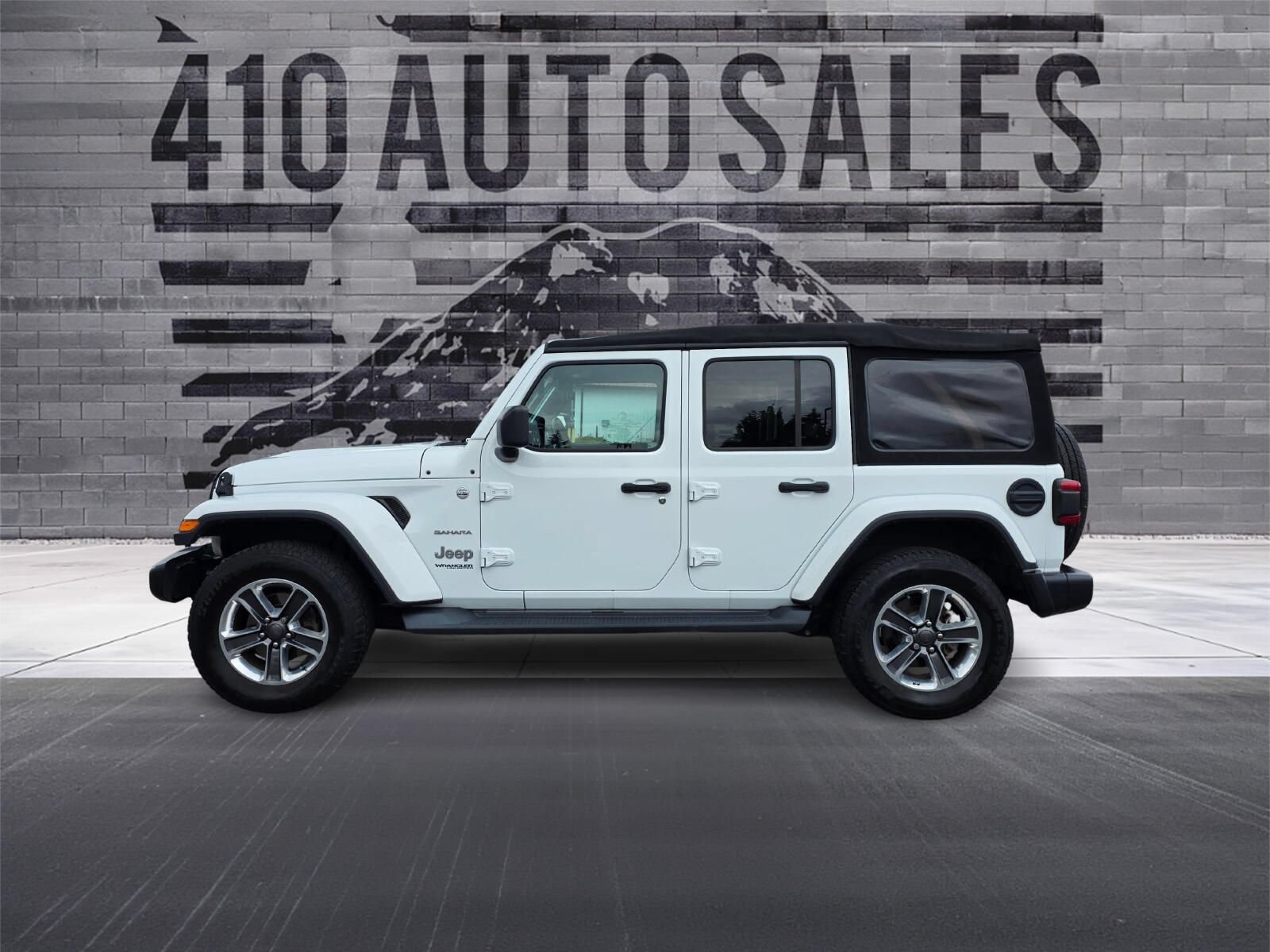 Used 2018 Jeep Wrangler Unlimited Sahara AWD/4WD image 7